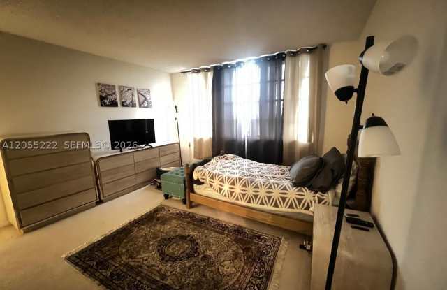 3100 W Rolling Hills Cir Gallery 2
