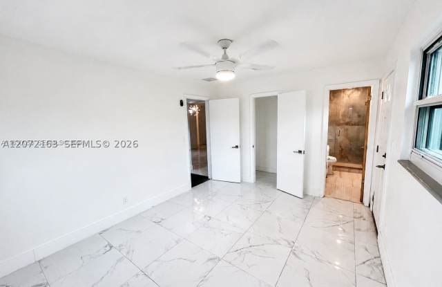 3051 SW 47th St Gallery 4