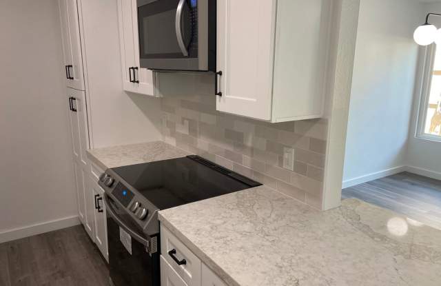 Completely Remodeled 2 Bed 2 Bath in Linda Vista!! Water/Trash Included Gallery 4