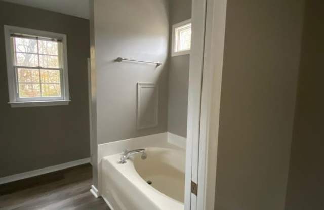 HOUSE AVAILABLE IN BAXTER RIDGE SUBDIVISION! **VIEW BY KEY DEPOSIT*** Gallery 1