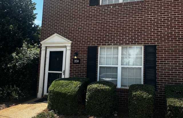 2 bedroom townhome end-unit - great condition! Gallery 1