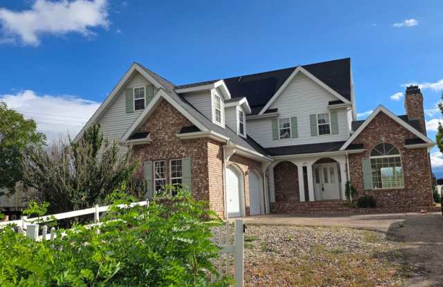 Exceptional New Harmony Home with Stunning Views & 2.75 Acres Gallery 4