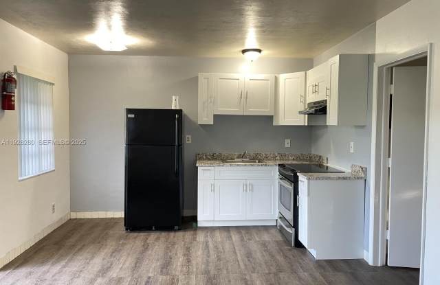 330 SW 19th St photos photos