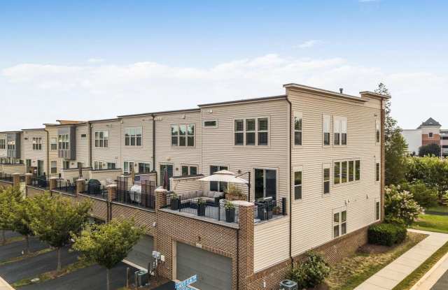 22872 GOLDSBOROUGH TERRACE Gallery 4