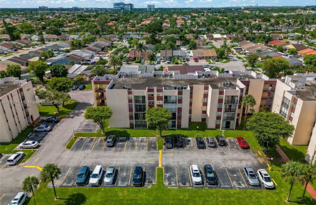 9441 SW 4th St - 9441 Southwest 4th Street, Fountainebleau, FL 33174