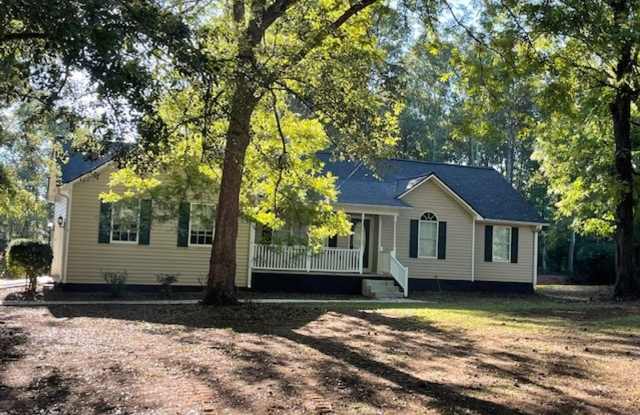 146 Wilder Way: 3BD, 2BA Ranch Home on Over an Acre For Rent in Williamson! AVAILABLE NOW! - 146 Wilder Way, Spalding County, GA 30292