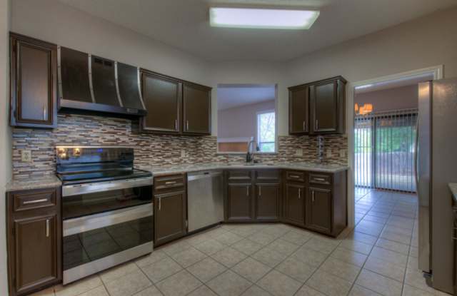 2 Weeks FREE! Sign an 18-month lease and receive 2 weeks FREE. Must move in by Halloween. Gallery 1