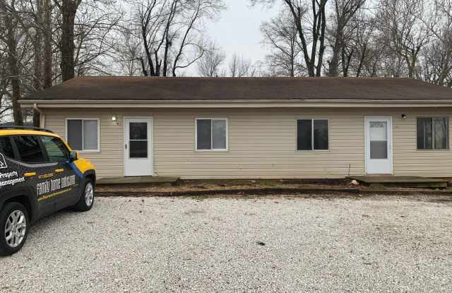2 BEDROOM 1 BATH DUPLEX LOCATED IN OZARK photos photos