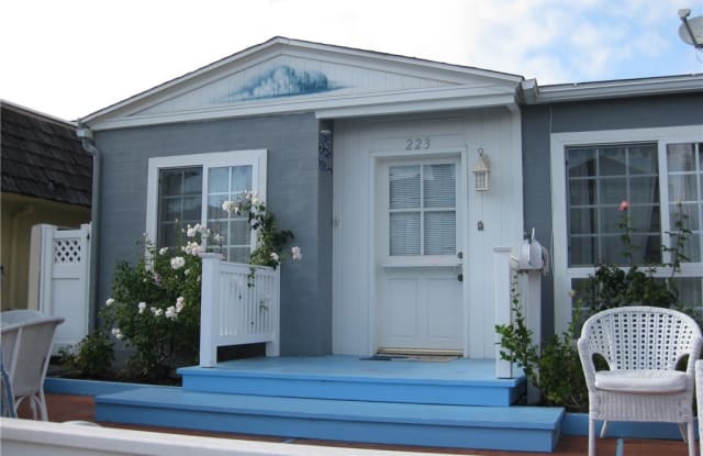 223 Heliotrope Avenue - 223 Heliotrope Avenue, Newport Beach, CA 92625