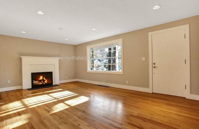 845 Lake Forest Dr Gallery 4