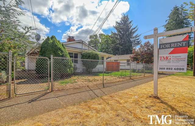 Great duplex downtown that also includes paid W/S/G and landscaping! Gallery 1
