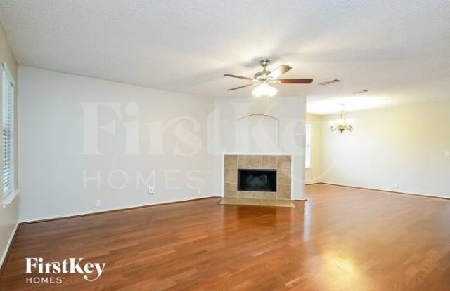 1521 Lakeside Drive Gallery 3