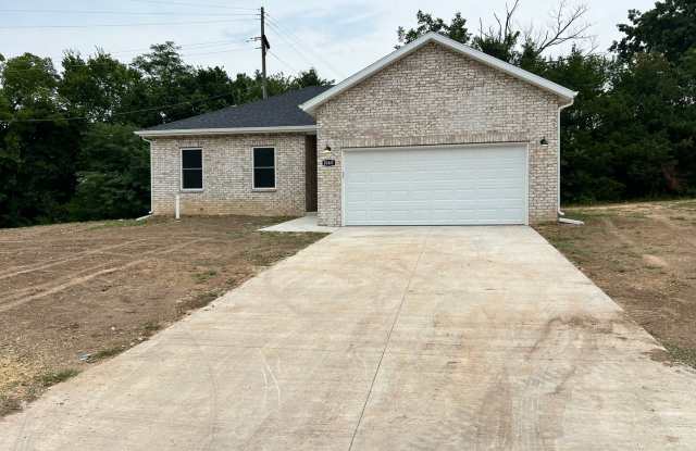 1/2 Off First months Rent!!! 4 bedroom 2 bath Bolivar MO photos photos