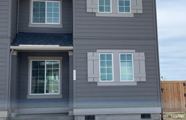 3 Bedroom / 2.5 Bathroom Townhome in NW Redmond Gallery 1