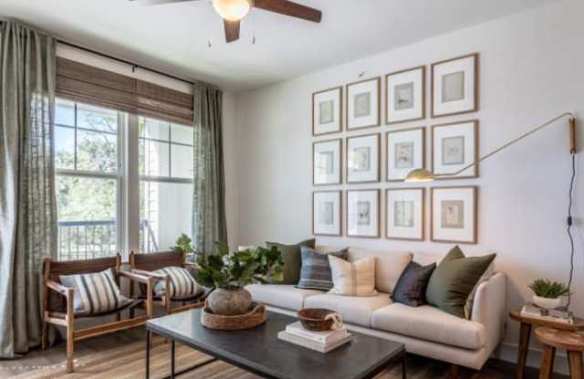 733 Oak Park Dr Gallery 1