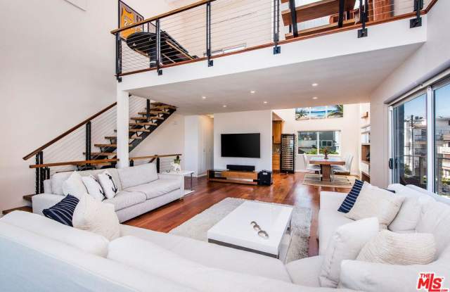 4105 PACIFIC Avenue Gallery 2