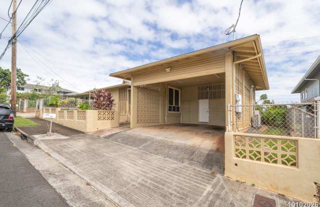 Studio in Pearl City $1500 1453 Kalauipo Street - Utilities Included Gallery 1