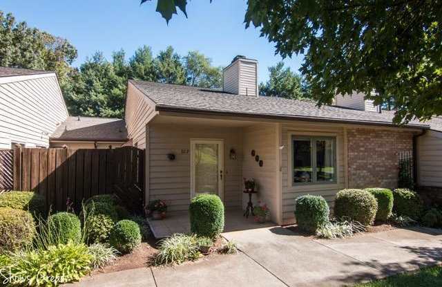 One Level 2 Bedroom, 2 Bath Condo in SW City photos photos