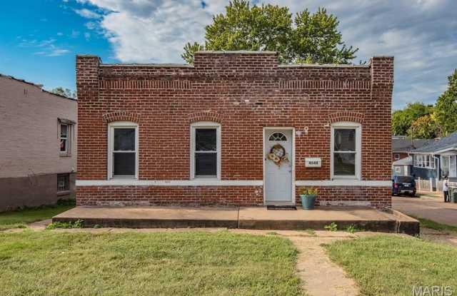 4048 Walsh Street photos photos