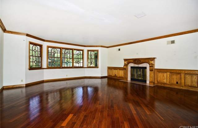 19422 Lassen Street Gallery 4