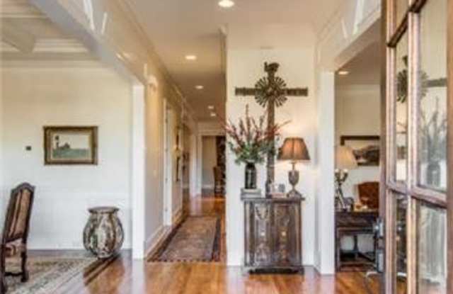 2019 Overhill Dr #B Gallery 3