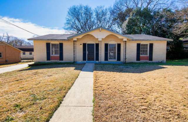** 3 bed 2 bath located in Dalraida ** Call 334-366-9198 to schedule a self showing photos photos