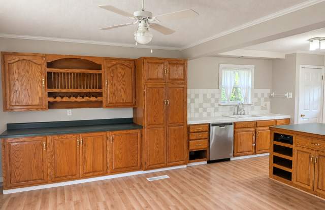 Spacious 3 Bedroom Home in Ashland! Gallery 4