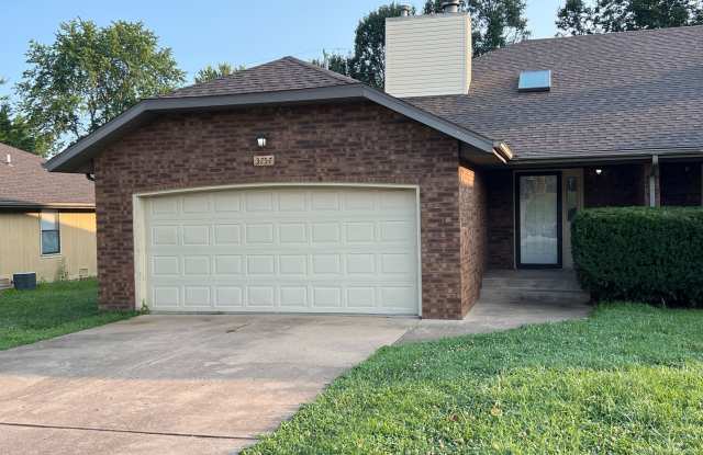 2 Bedroom 2 Bathroom Duplex! Southwest Springfield! $950! Kickapoo School District! - 3757 West Sylvania Street, Greene County, MO 65807