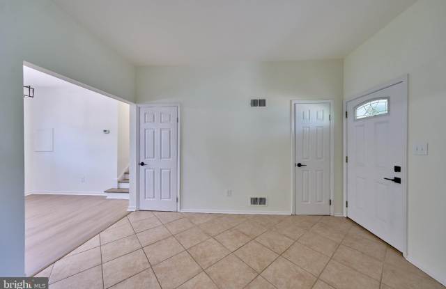 2924 GRACEFIELD Road Gallery 4