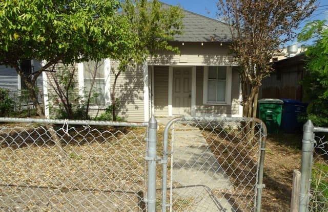 105 CORNELL AVE - 105 Cornell Avenue, San Antonio, TX 78201
