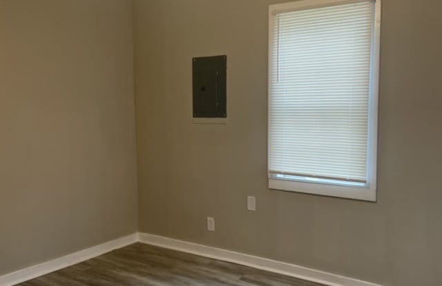 118 Burr Street Gallery 4