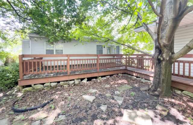 Short Walk from Ball State's Campus! Updated  Spacious home! photos photos