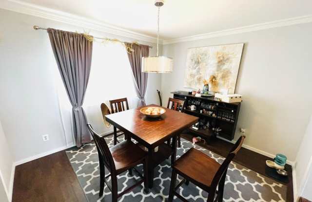 Simi Valley - 4 Bedroom 2.5 Bathroom - 10 min commute to the San Fernando Valley Gallery 4