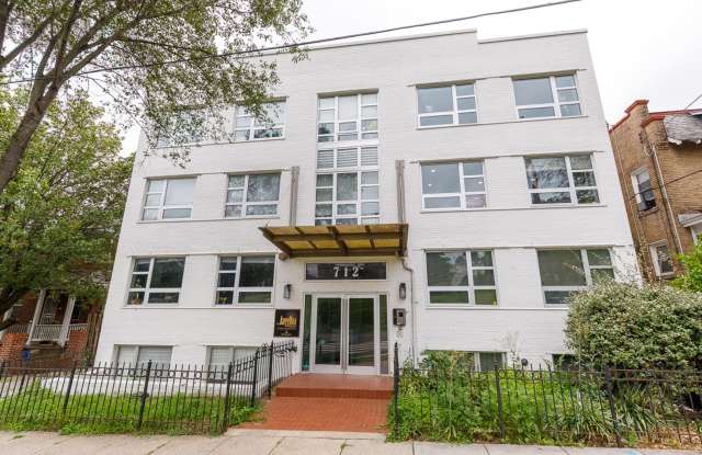 Fantastic Location Near Brightwood Park - 1 Bed/1 Bath Condo Rental photos photos