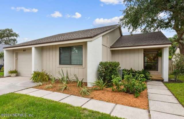 2537 DAUPHINE Court E - 2537 Dauphine Court East, Sawgrass, FL 32082