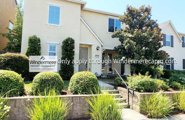 Gorgeous 3BR/3BA Roseville Rental Home photos photos