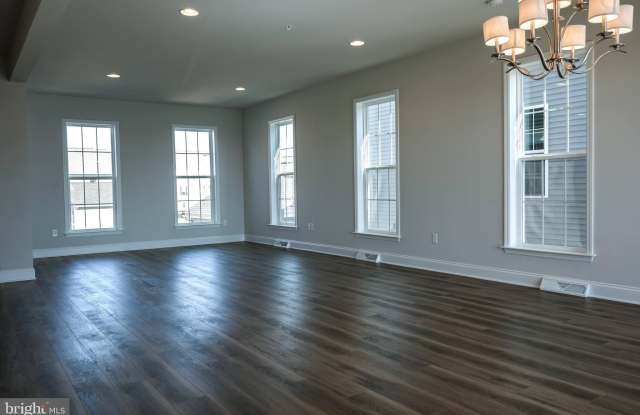 1326 REVIVAL DRIVE Gallery 4