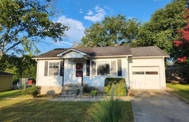1009 Hillside Dr photos photos
