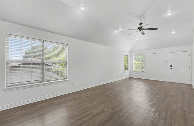 1217 N Stephens Avenue Gallery 3