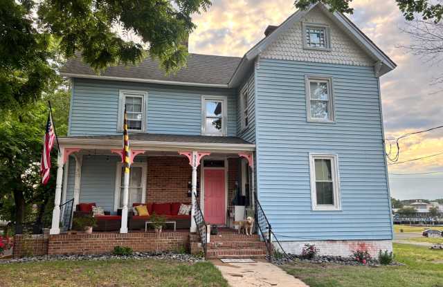Charming Second-Floor Apartment Apatrtment in Prime Salisbury Location - 330 Camden Avenue, Salisbury, MD 21801