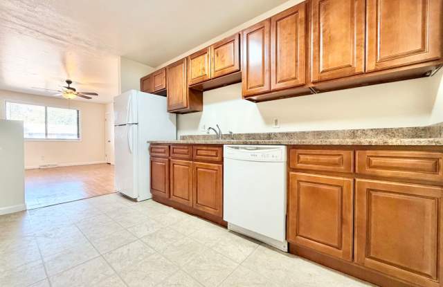 Spacious Lakewood Duplex Steps from O'Kane Park Available for Immediate Rental!!! Gallery 1