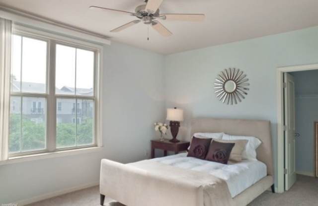 715 Walker Square Unit 3B Gallery 2