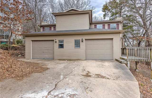 Updated 2 Bed 2 Bath Townhome located in East Fayetteville. Pool access included! photos photos