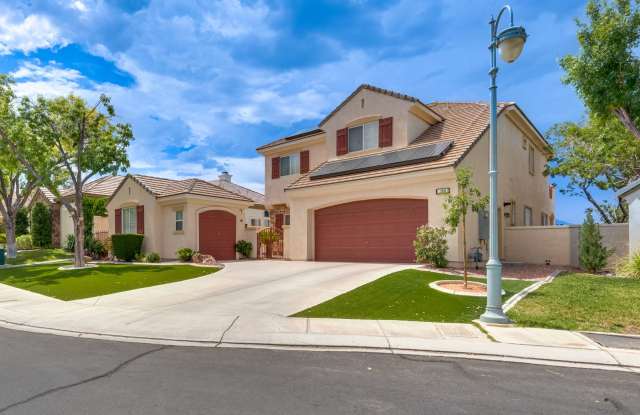 Luxurious, Entertainers Dream 4 Bedroom Home Gallery 4