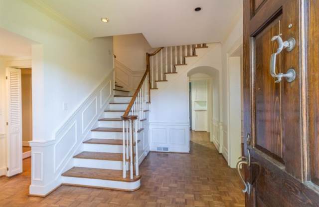 100 W Brookhaven Drive NE Gallery 2