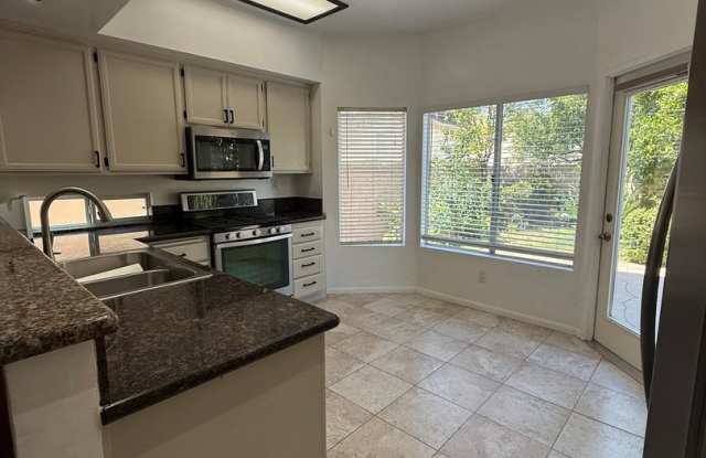 3 bedroom, 2 1/2 bath single-family home in a wonderful neighborhood Gallery 4