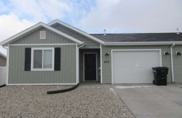 Move-in Discount - 3 bedroom - 2 Bath - Single Level Twin Home - Great Location! photos photos