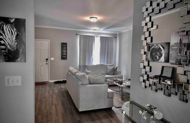 Room in 3 Bedroom Townhome at Laurel Ridge Cir photos photos
