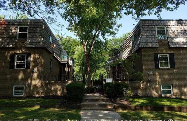 4142 Oak St - 4142 Oak Street, Kansas City, MO 64111