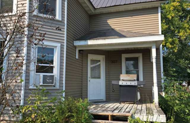 $995 |2Bd 1.5 Ba| 307 Main Street | Available 4/01/2026 photos photos